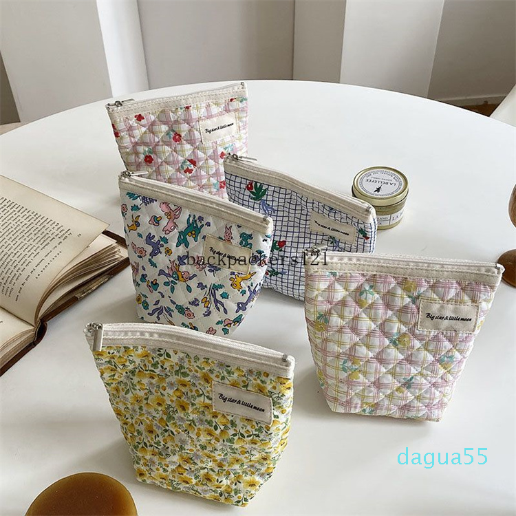 

Korean Quilted Coin Purse Retro Floral Mini Coin Bag Women Cotton Change Purse Girls Cute Coin Pouch Cosmetic Lipstick Bags