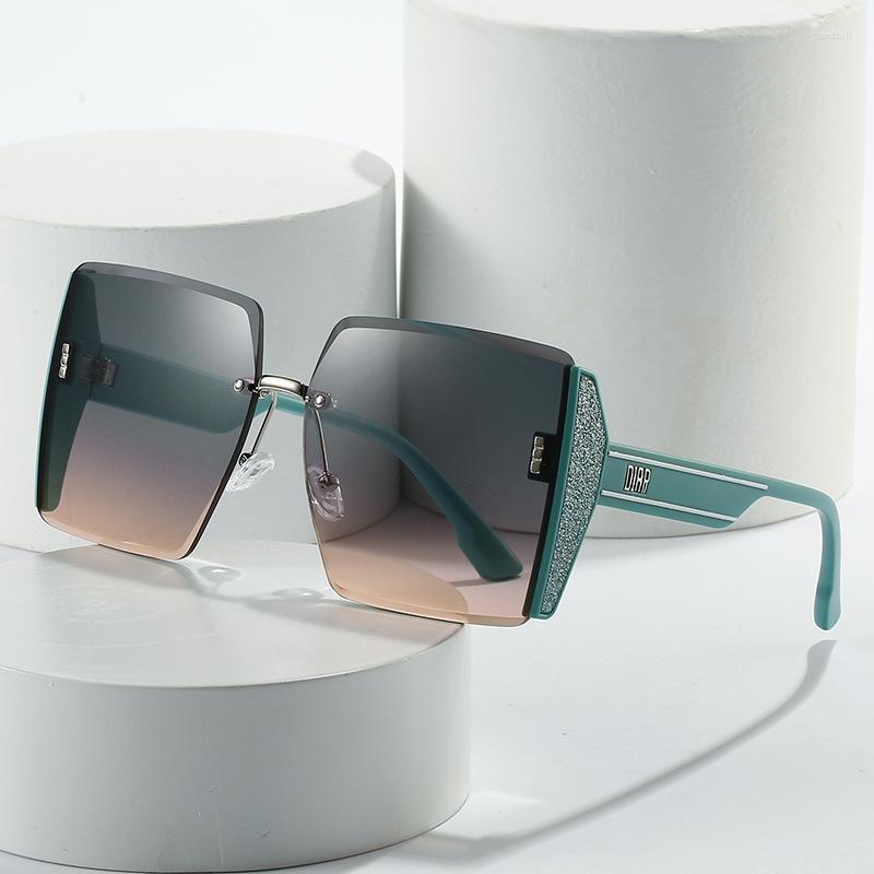 

Sunglasses Vintage Fashion Rimless Oversized Square Women Designer Trend Travel Rivet Sun Glasses For Female Gafas