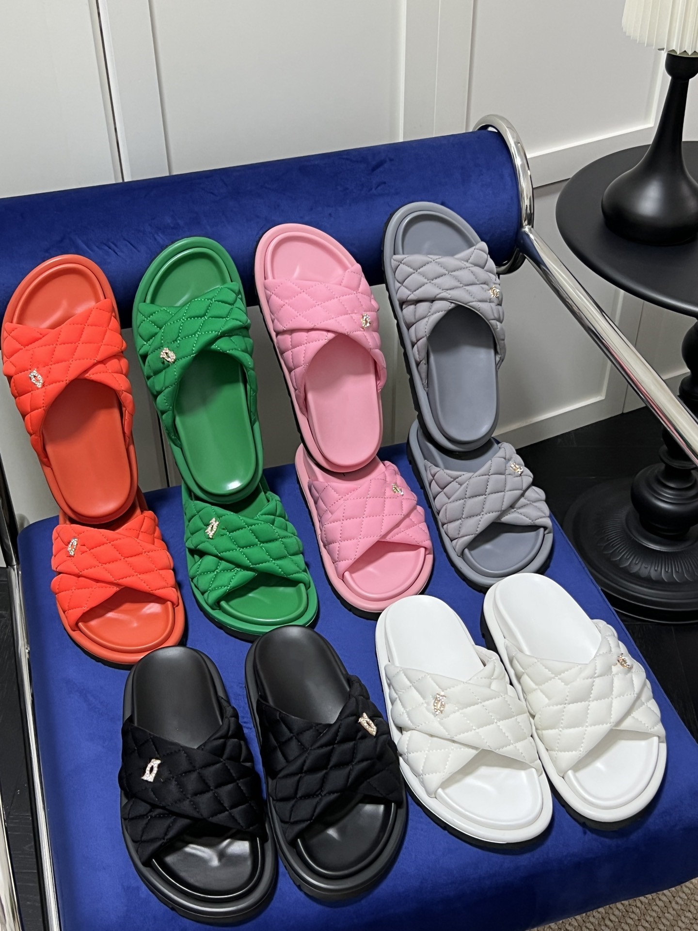 

Women Designer Slippers bread Sandals C Pool Slides cross straps cloud series plaid quilted buckle Womens Slipper summer Fashion Soft Slide Comfort sandal loafers, Cnl5061
