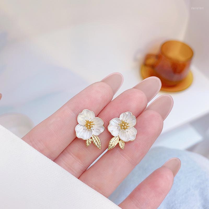 

Stud Earrings Style Romantic Design Zircon Flowers For Women Gentle French Retro Jewelry Pendant Accessories Gift