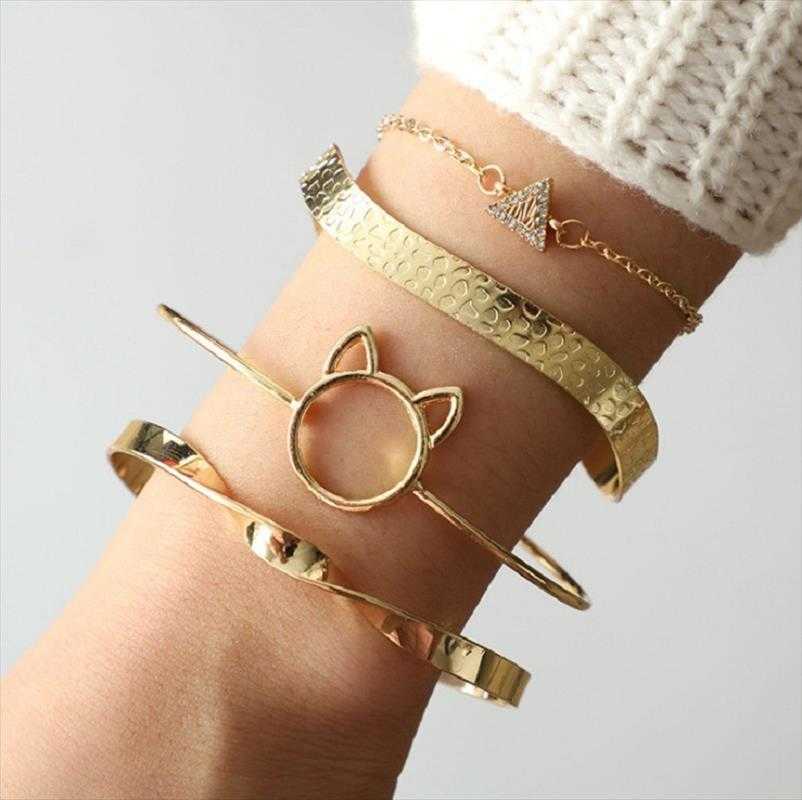 

Simple Style Bracelet Female Triangle Diamond Cute Cat Metal Set Wholesale