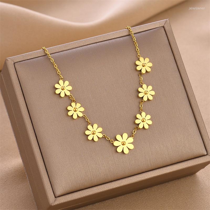 

Chains Europe And The United States Selling Clavicle Chain Titanium Steel Short Seven Small Daisy Necklace.