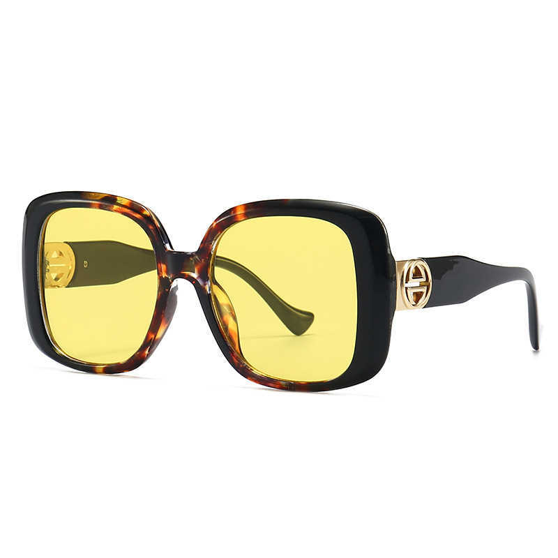 

2022 catwalk glamour trend street shooting modern sunglasses 86565