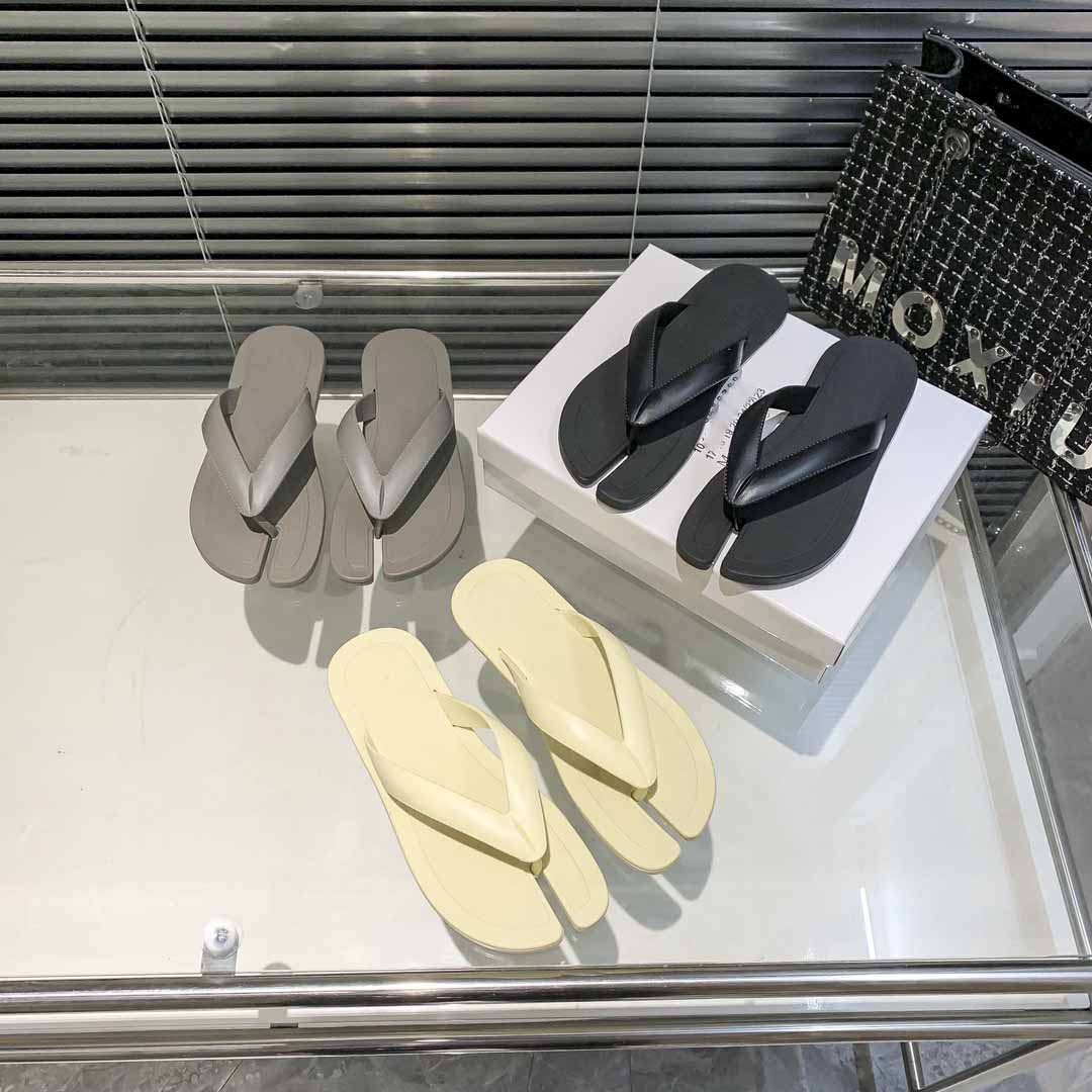 

2023 Designer women men flip-flops slippers summer beach unisex flat sandals luxury fashion couple slip-on slipper casual shoes size35-44, Black