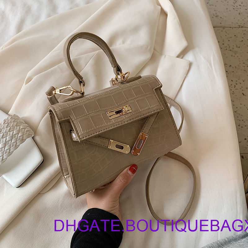 

Designer Hremm Kelys's Bags for sale One shoulder bag ins Versatile small Women's Summer fashion portable net red messenger Have Real Logo, Kakaki