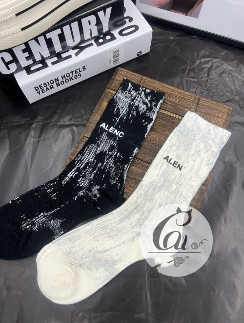 

Spring New European Goods Women's Socks Western Style Inkjet Graffiti Letter Printing Tube Sock Personality Online Red Fashion Socks Wholesale, White