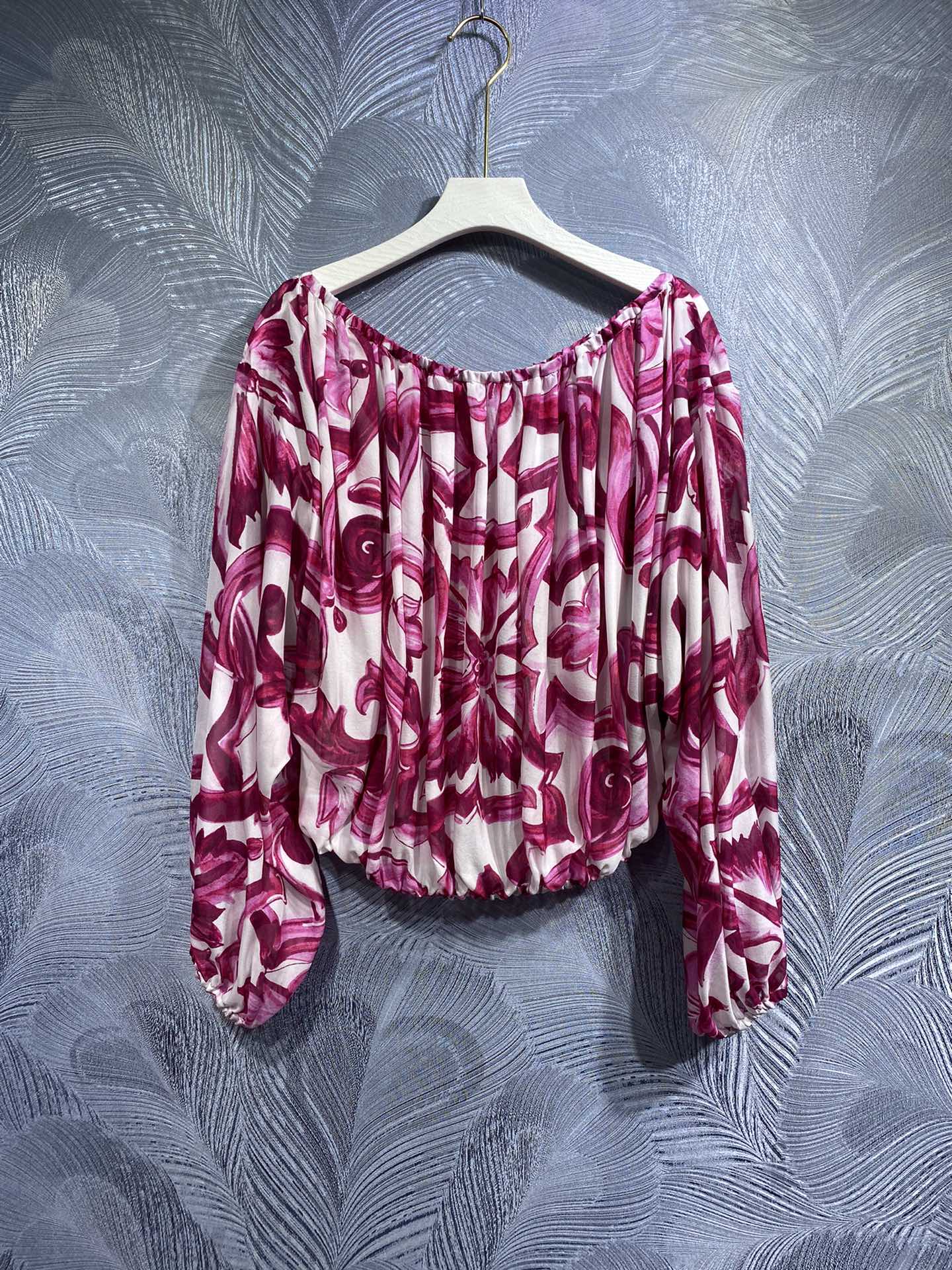 

Mulberry Silk Top 2023 Spring/Summer Fashion Loose Relaxed Elastic One Line Neck Top Women, Red