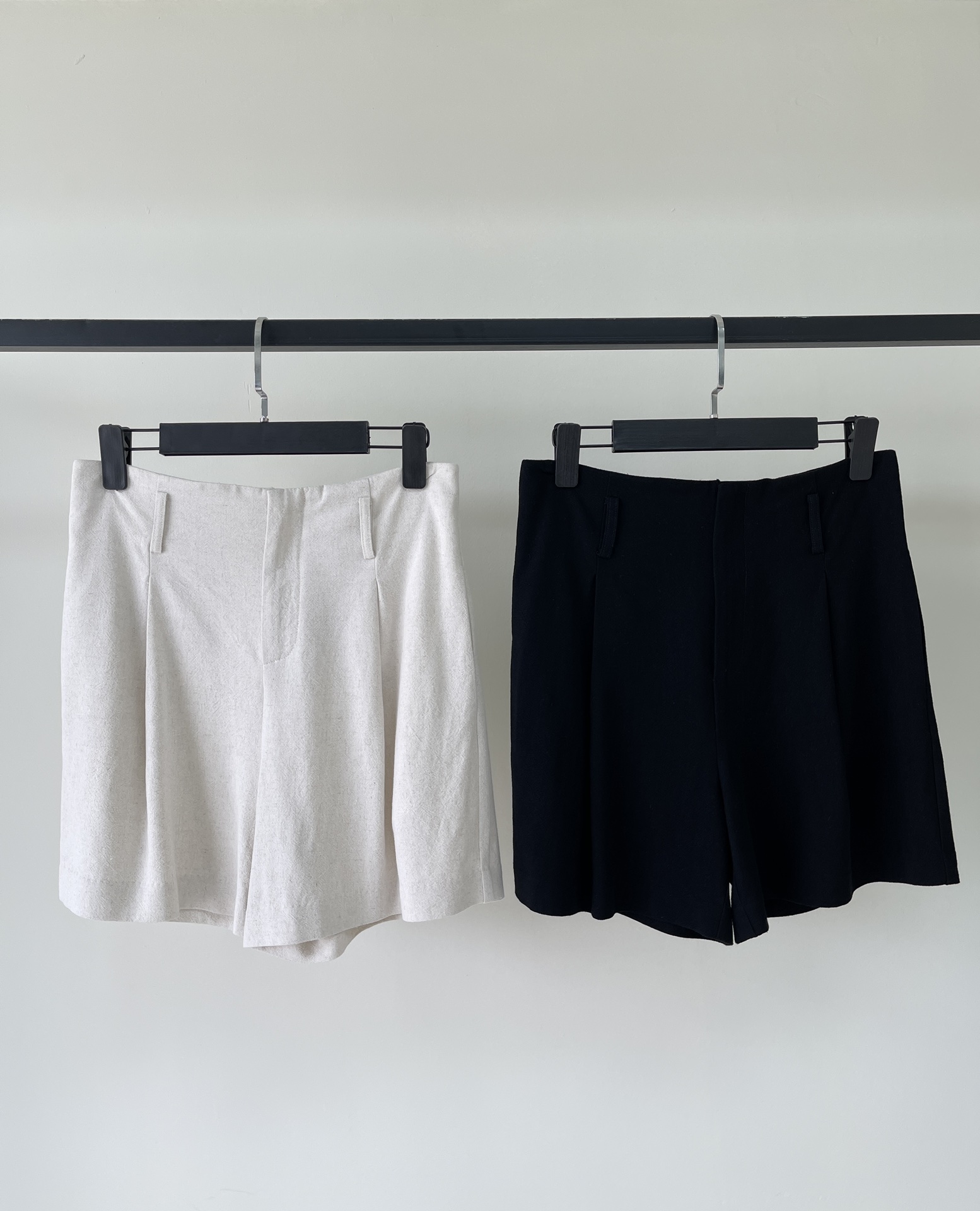 

Women' Shorts European fashion brand Linen Shorts black and white 2 colors