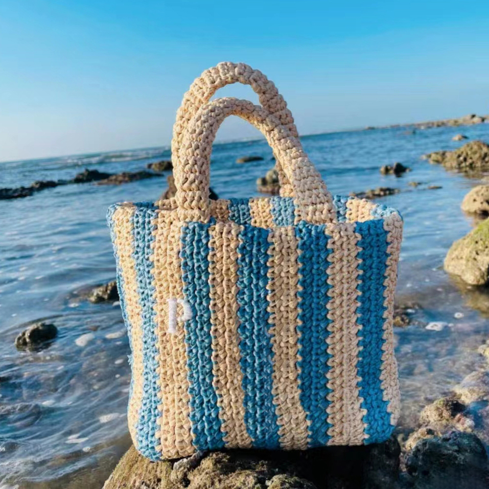 

2023 weave Straw Small tote triangle beach Bags Womens mens summer handbag Designer Shoulder bag luxury weekend Crossbody lady clutch Beach prad hand shopping bags, 1-pink stripes