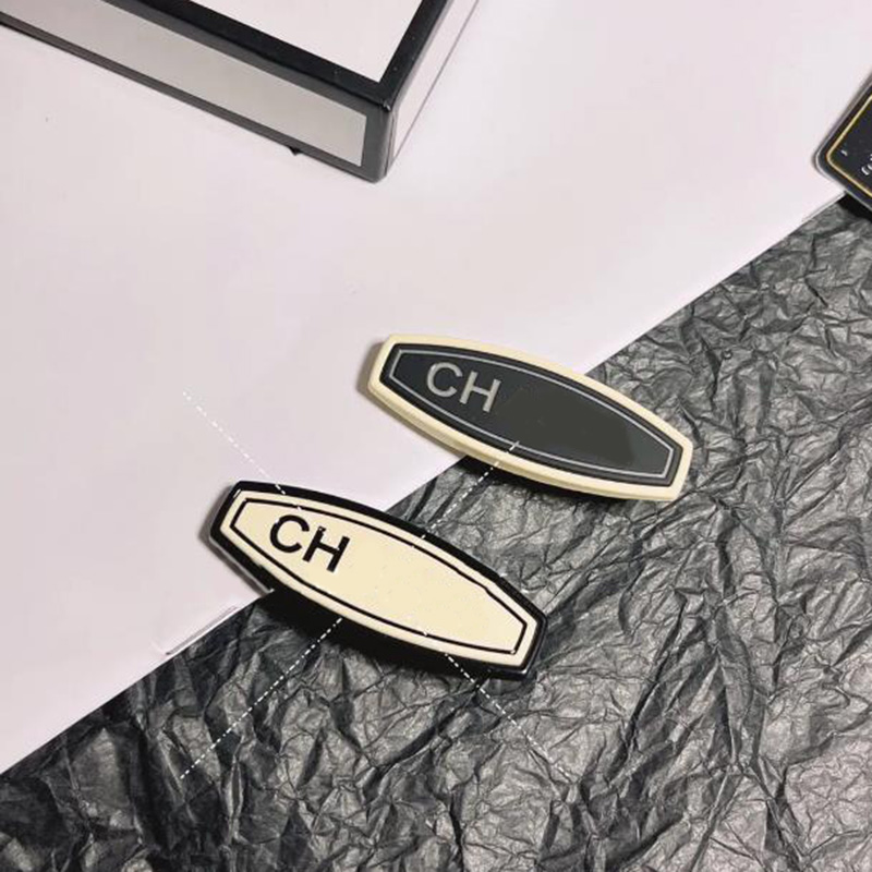 

Bangs Broken hair clips Luxury jewelry woman Barrettes Clamps New Black And White Letter Hair Clips Womens Fashionable Hair Accessories