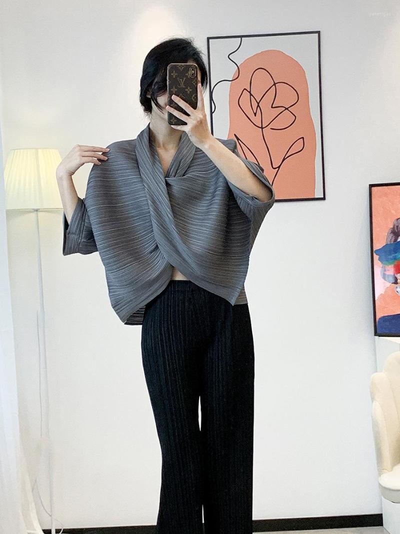 

Women's T Shirts Miyake Pleated Scarf Collar Shirt Women 2023 Summer Fashion Designer Short Sleeve T-shirt Korean Causal Style One Tops, Gray