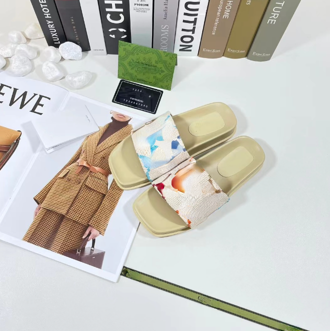 

Top Quality Factory Direct Sales Presbyopic Candy Color New Square Toe Flat Bottom Printed Ankle-Strap Sandals Slippers