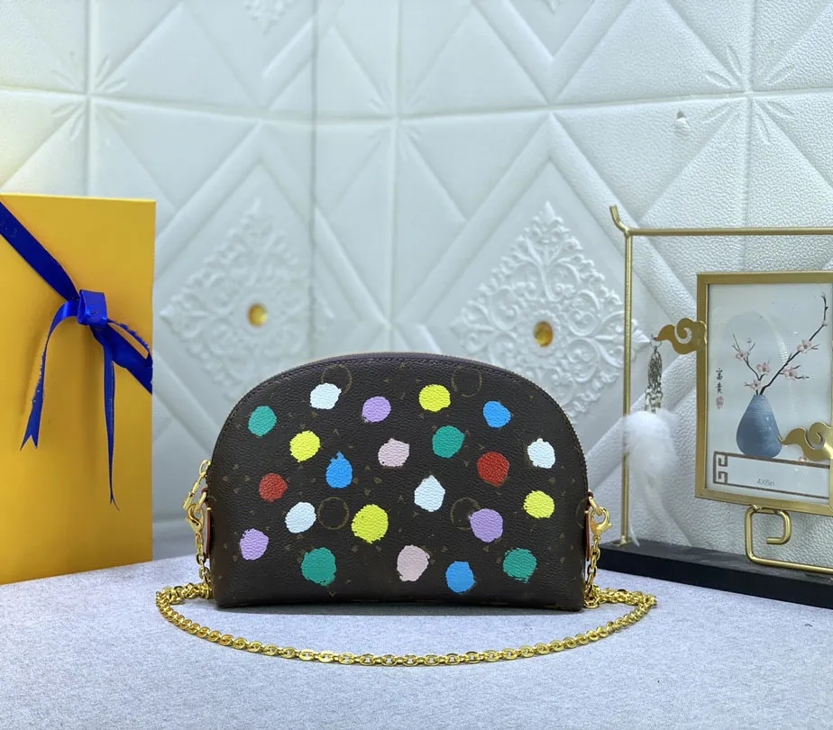 

MT L 23SS X Yayoi Kusama Multicolor Cosmetic Bag Dot Ladies Fashion Casual Designers Luxury Clutch Chain Coin Purse White Brown Flower M47353 Women Toiletry Handbag