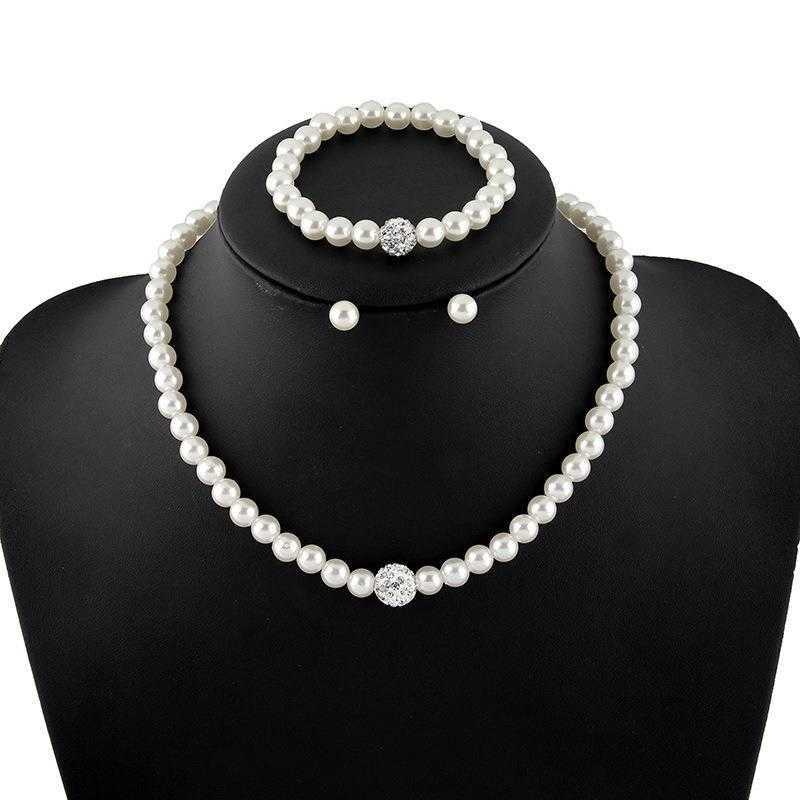 

Pearl Necklace Matching High Grade Diamond Studded Bracelet Ear Studs Suit