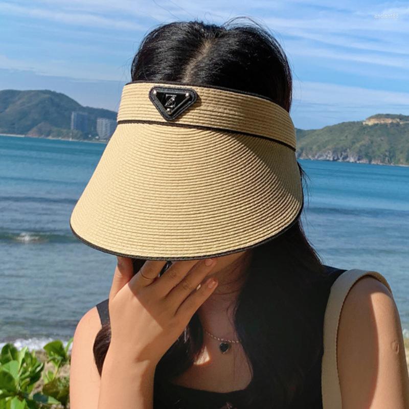

Wide Brim Hats 2023 Summer Women Straw Hat Fashion Metal Letter Label Breathable Sun 13cm Large Lady Beach Cap Elastic Adjustment, White