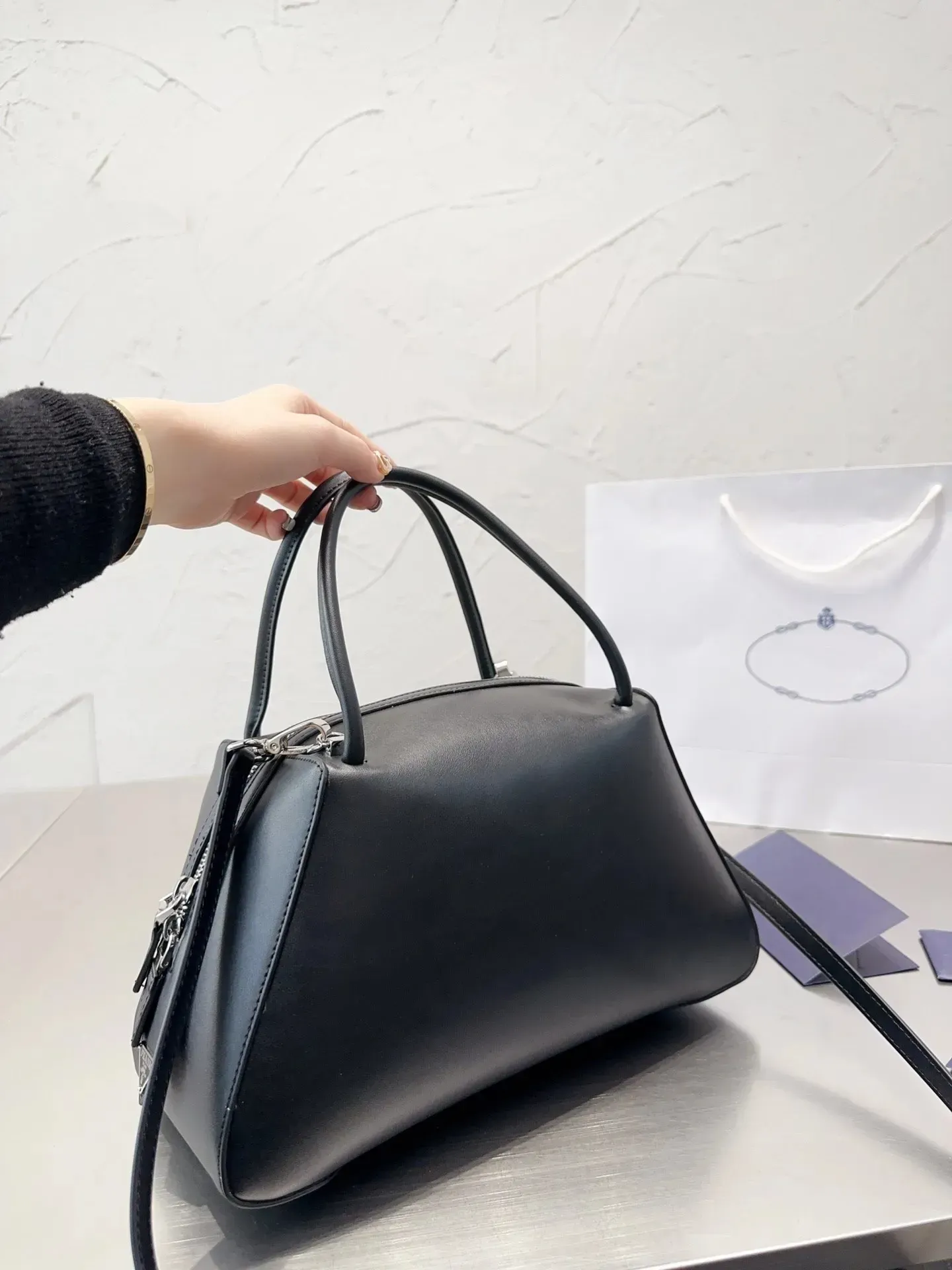 

2023 New Designer Bag Women's Handbag Real Leather Classic Luxury Fashion Retro Travel Bags Large Capacity Handbags Wallet Black