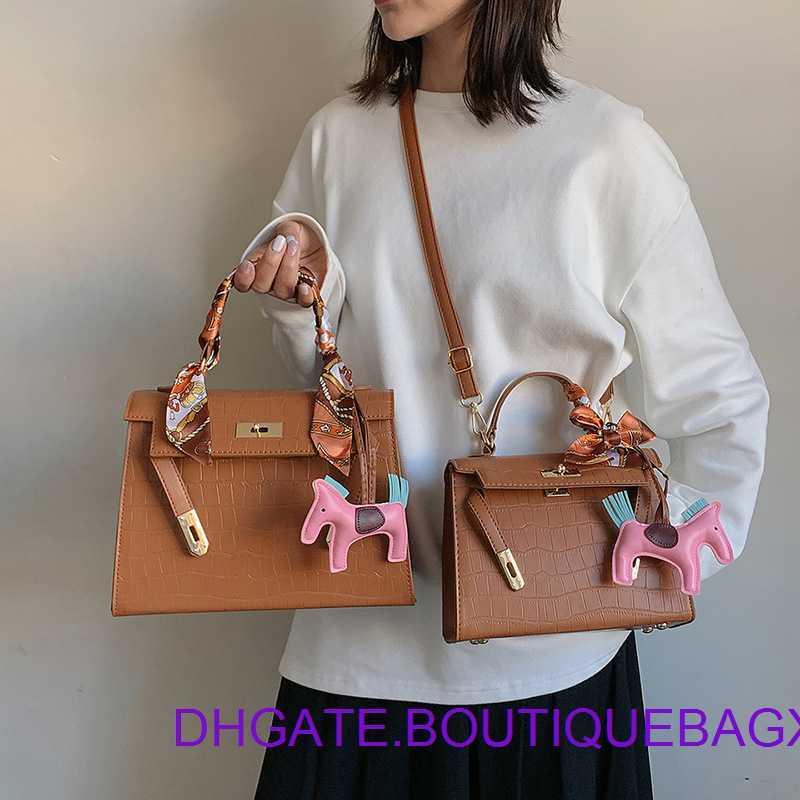 

Designer Hremm Kelys's Bags for sale Women's 2023 New One shoulder messenger bag Personality hand Fashion casual Have Real Logo, Big orange