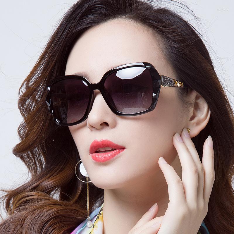 

Sunglasses Fashion Eyewear Vintage Big Frame Women Brand Designer Gradient Lens Driving Sun Glasses UV400