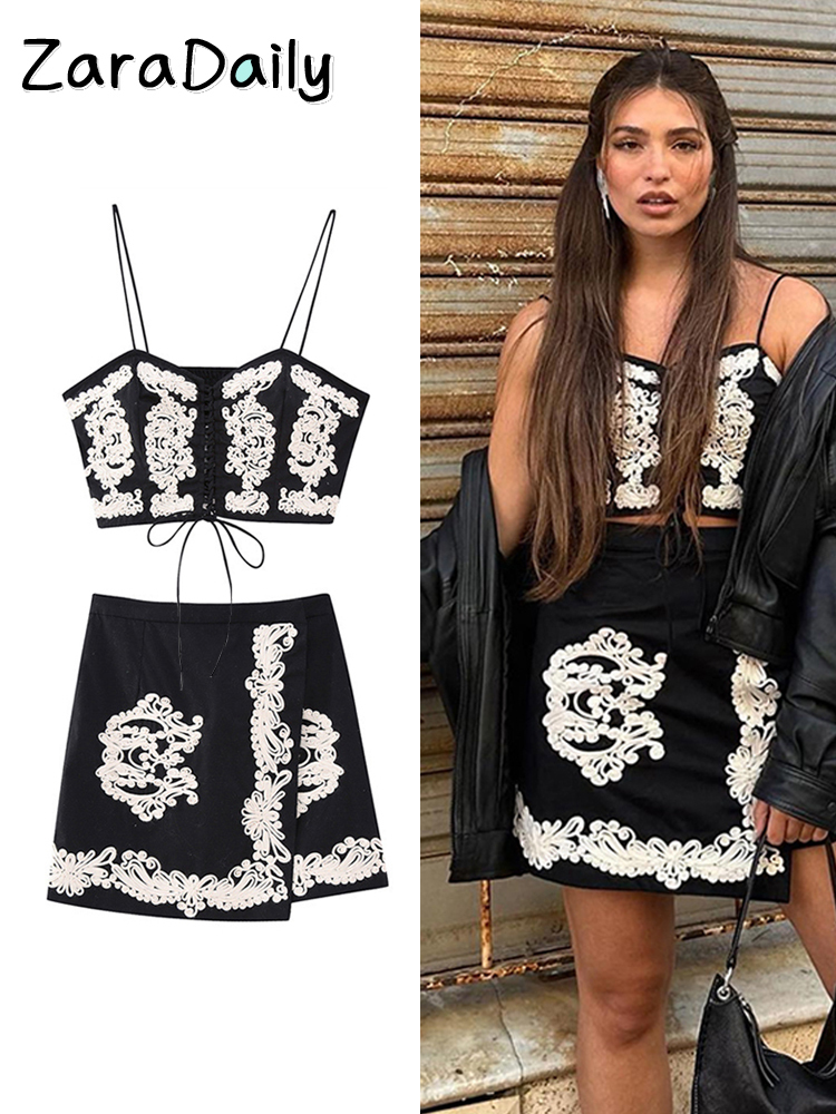 

Two Piece Dress Embroidery Short Skirts Set 2023 Summer Baddie Female Croppd Chic Tops Asymmetrical Mini Outfits 230508, Top