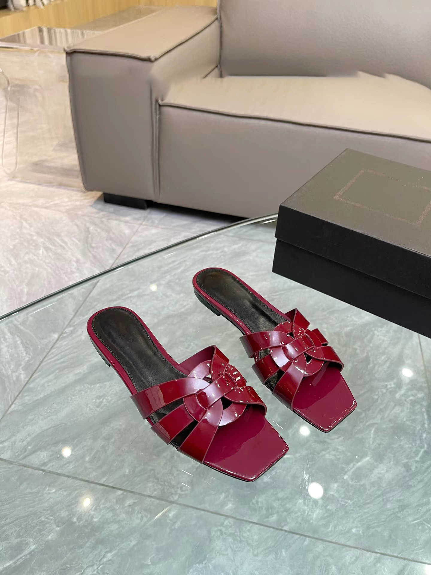 

2023 5A Summer luxury Sandals Designer women Flip flops Slipper Fashion Genuine Leather slides Metal Chain Ladies Casual shoes