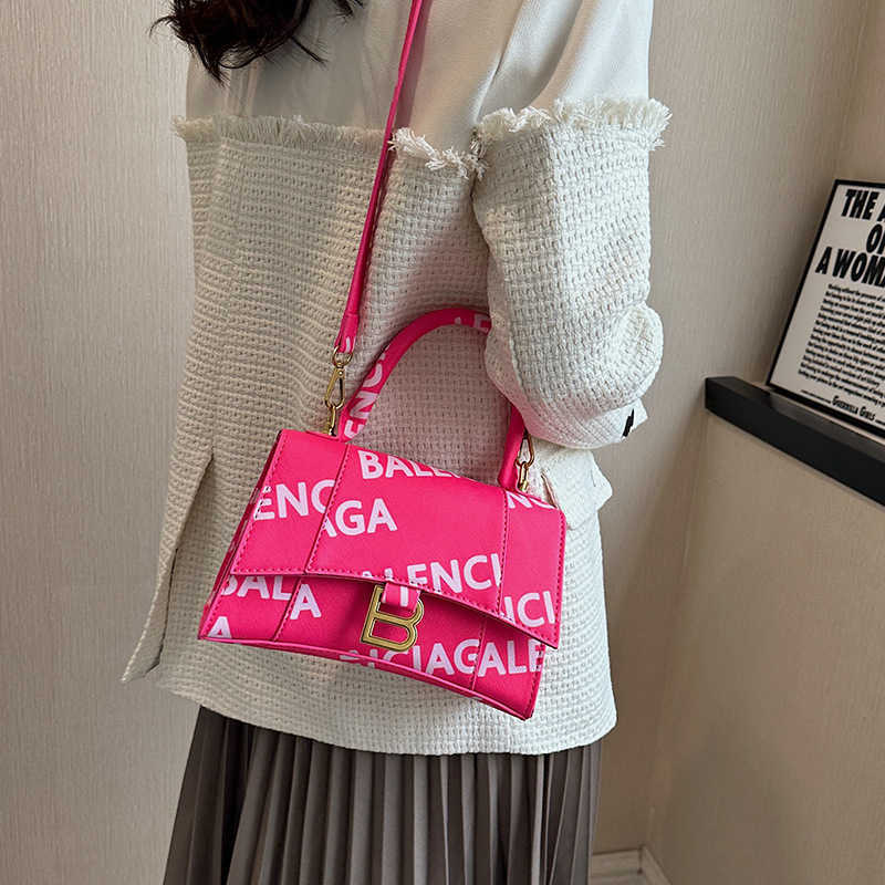 

2023 handbag s Women's Family Paris Letter Printing Hourglass Fashion One Shoulder Oblique Straddle Handheld Bag for Women, White13