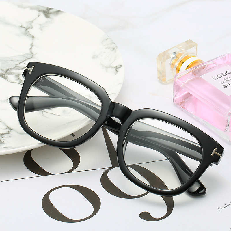 

Classic black big frame trendy Sunglasses