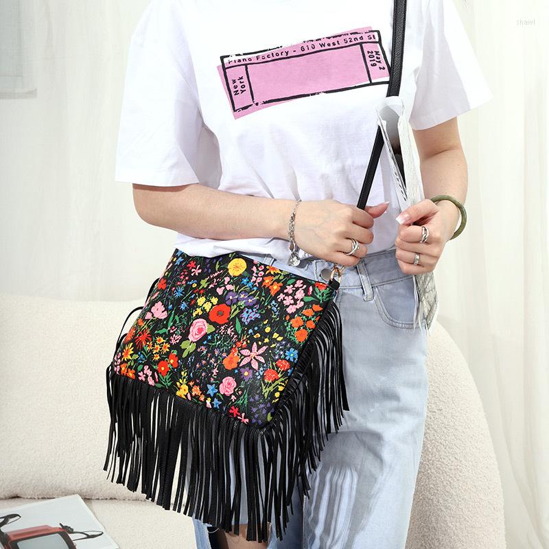 

Evening Bags Celela 2023 Trend Personality Rose Printing Tassel Bag Shoulder Cross Female Fashion Designer Handbag Mobile Phone, Beige