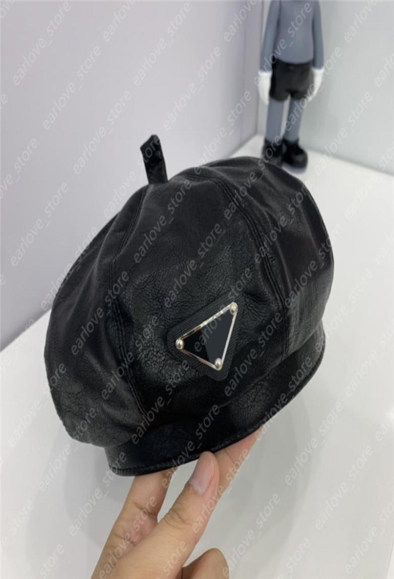 

Womens Beret Hat Fashion Metal Triangle Berets Femme Classic Women Hats Caps Men Fall Winter All Season Match 21082306V6827812, Red