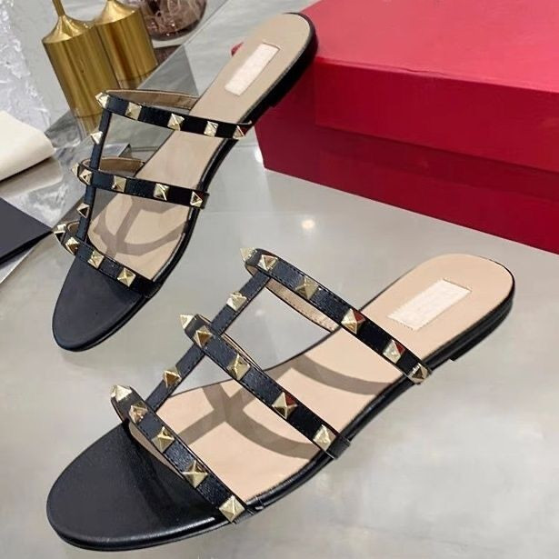 

Designer Sandals for Rivets Flat Heels Beach Summer Casual Slippers Nude Black Gold Matte Real Leather Classics Woman Peep Toe Sandal with Dust Bag 35-44, Yellow shiny