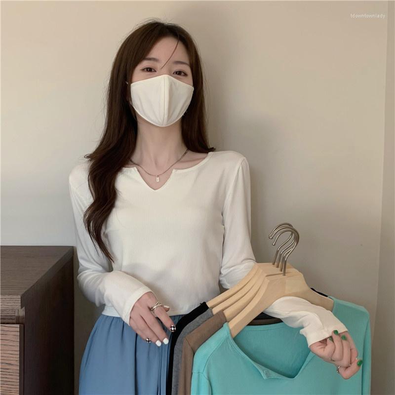 

Women's T Shirts Small Crowd V-neck Long Sleeved T-shirt Women Spring 2023 Korean Version Thin Gray Bottoming Shirt Heart Machine Short Top