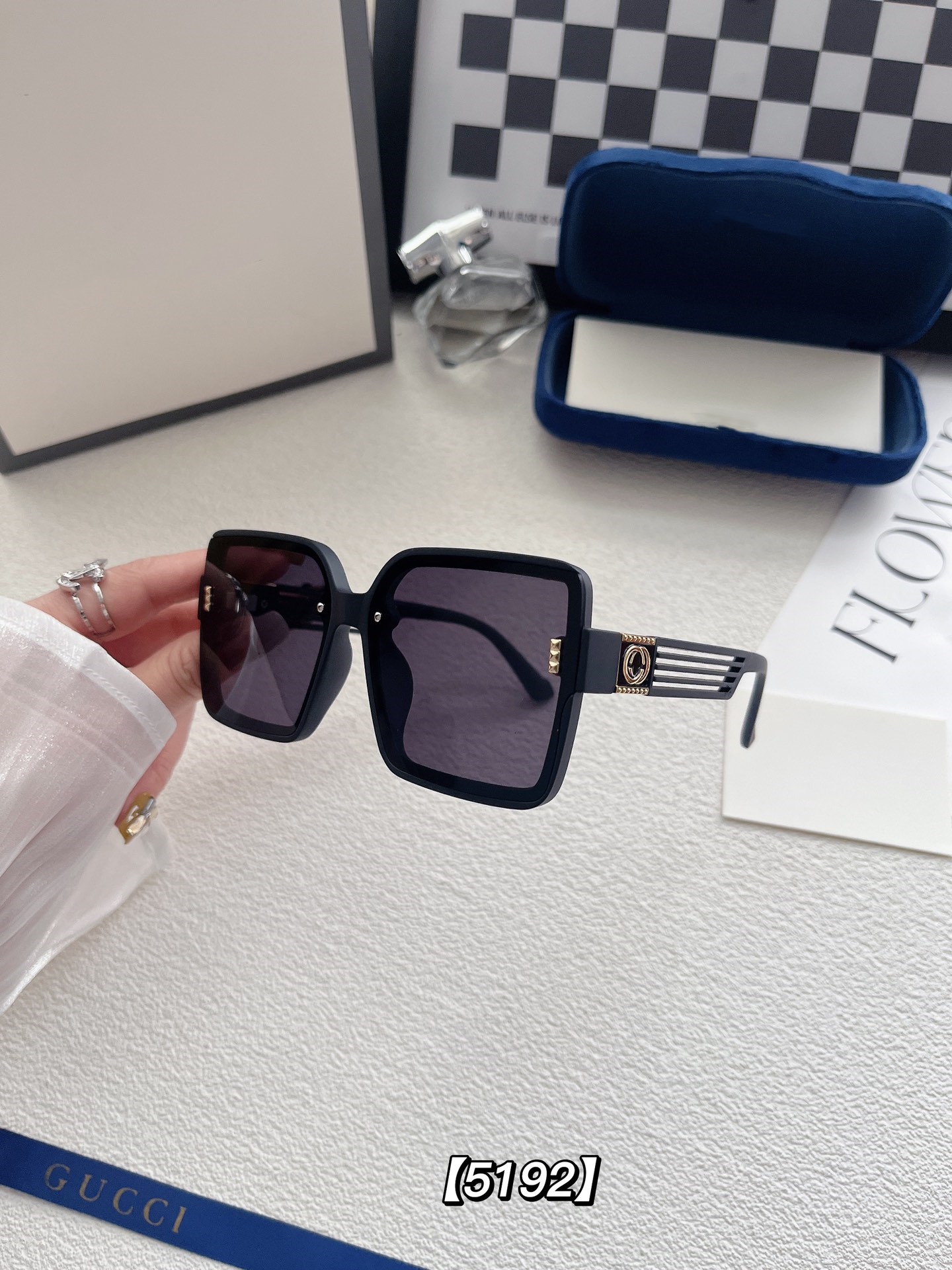 

Sunglasses for Men and women mirror personality extraordinary beach leisure fashion sunglasses super high-end atmosphere multi-color optional with gift box