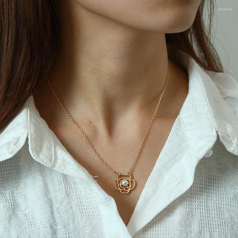 

Pendant Necklaces Fashion Simple And Fresh Only Beautiful Rose Niche Design Personality Geometric Street S Lady Temperament Necklace