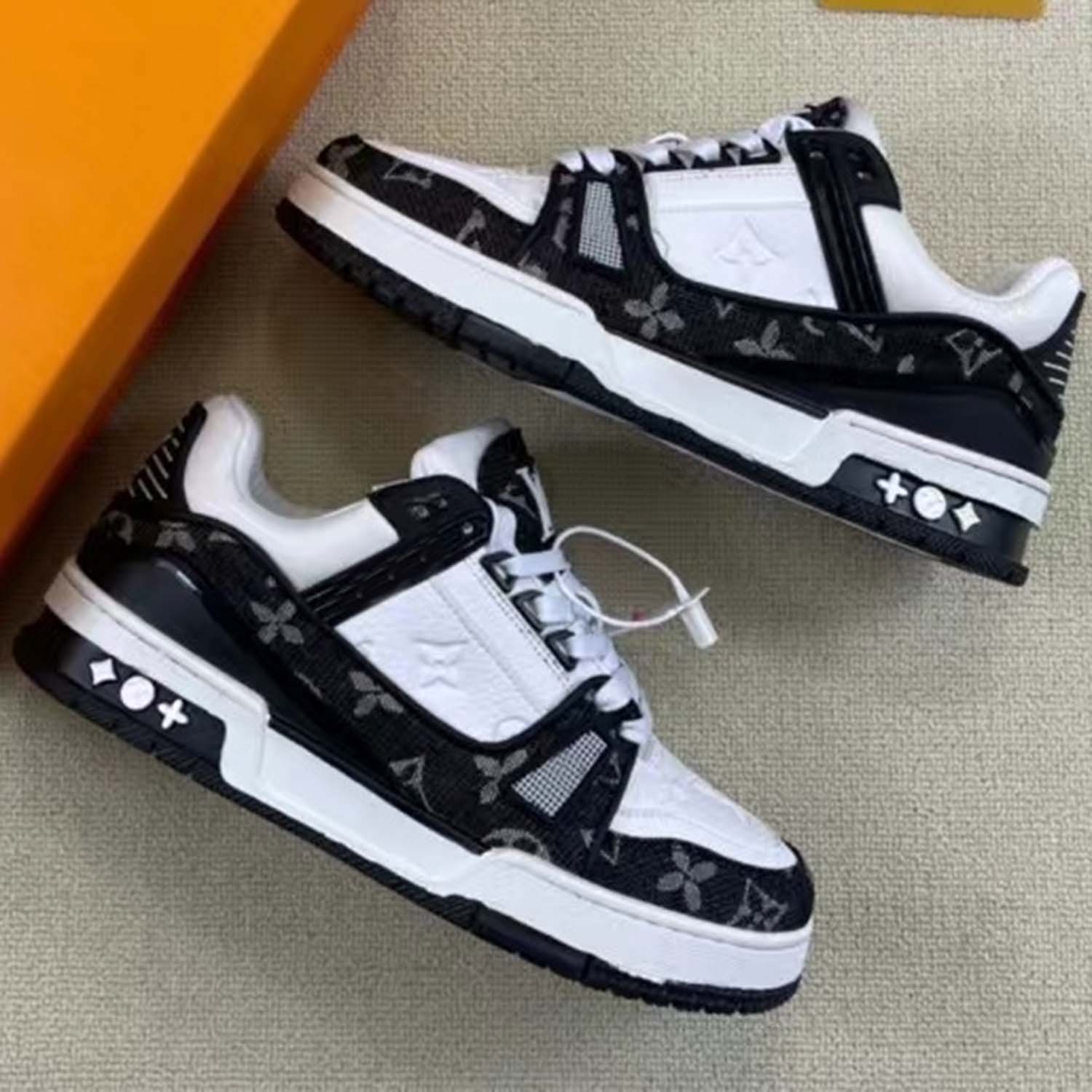 

Men Designer Shoes Black Trainers Flowers Shoe Newest Popular Luxury Designers Genuine Leather Chaussures Casual Sneakers 01