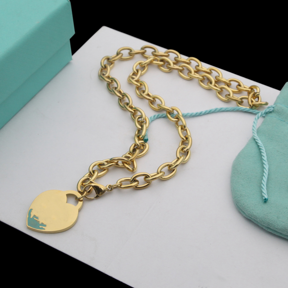 

Premium feel dripping oil peach heart pendant necklace for women's big name fine thick chain jumper accessory jewellery for loved ones