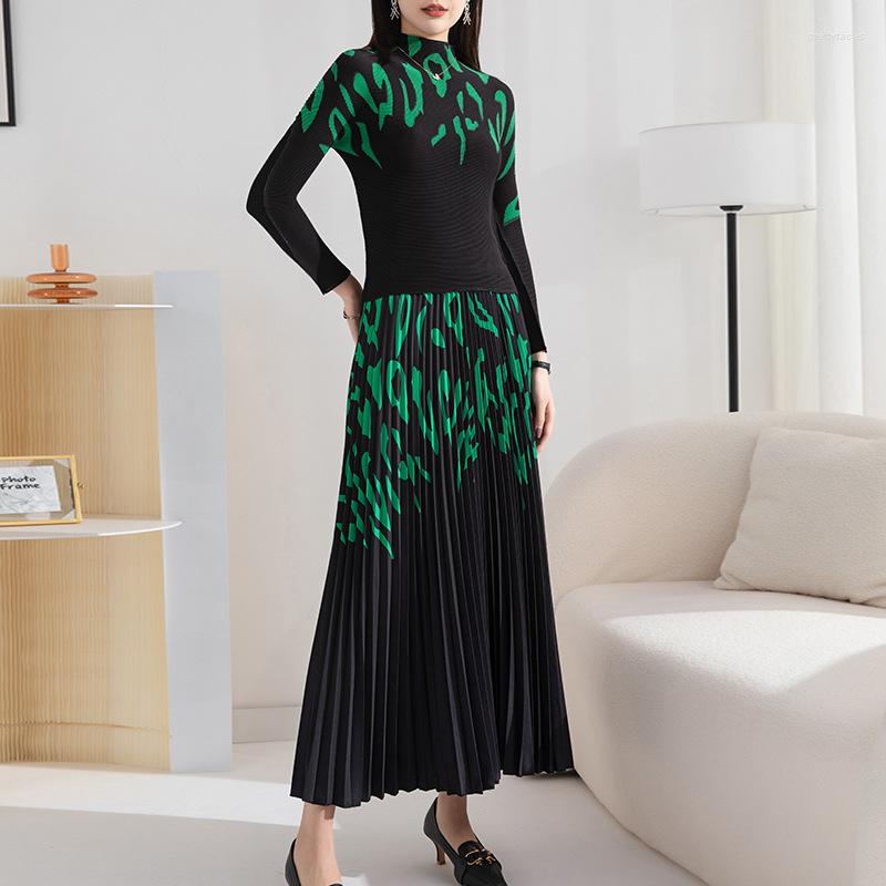 

Work Dresses Skirt Suits For Women 45-75kg 2023 Spring Fashion Stretch Miyake Pleated Printed 2PCS Sets Long Sleeved Tee Top, Green
