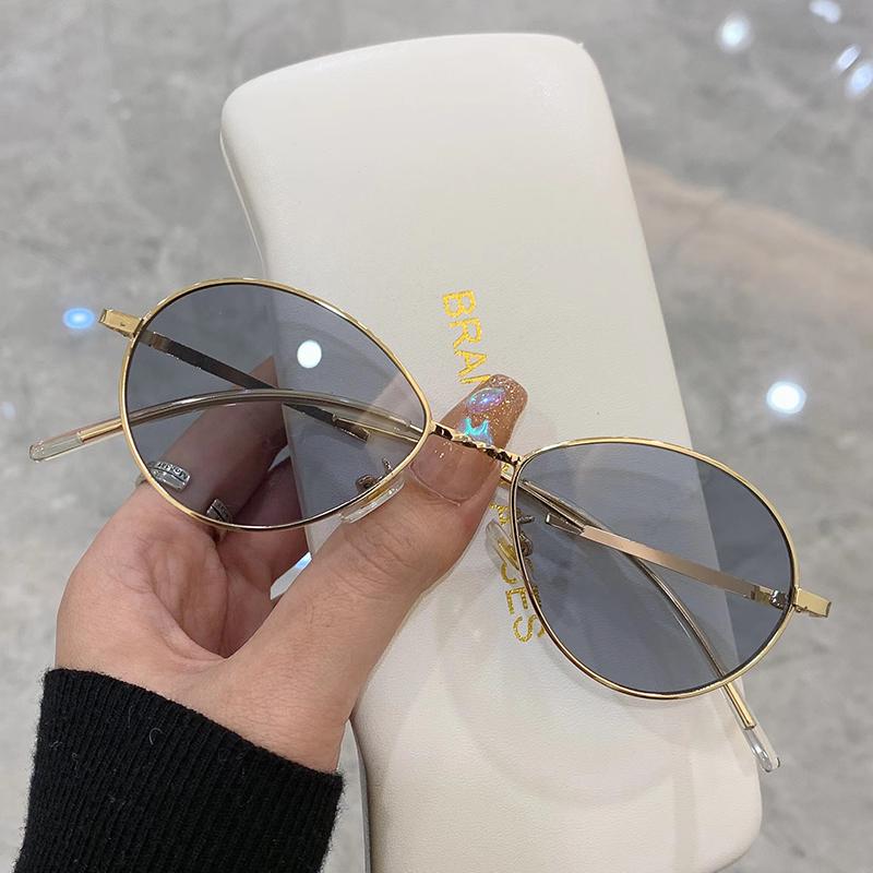 

Sunglasses Vintage Small Metal Round Frame Fashion Trendy Personalized Eyewear Colorful UV400 Female Women Shades Eyeglasses