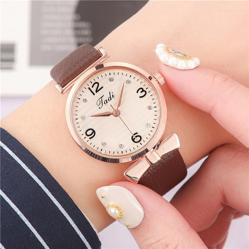 

Wristwatches Simple Ultra-thin Fashion Belt Ladies Watch 2023 Diamond Scale Bow Knot Pu Strap Quartz, White