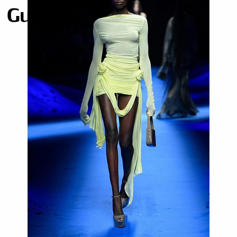 

Two Piece Dress 331 GuliChic Runway Fashion Solid Color Folds Stretch Slim Knitted TShirt Or Rose Flower Ribbons Mini Skirt Set Women 230508, Just t-shirt