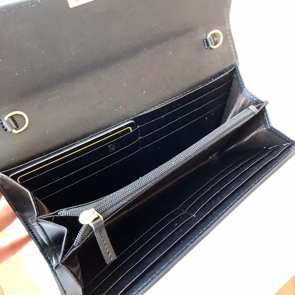 

Wallets for men women with Chain Designer Fashion brand letter print logo Brown Black colors card holders with interior Zipper Pocket unisex purses