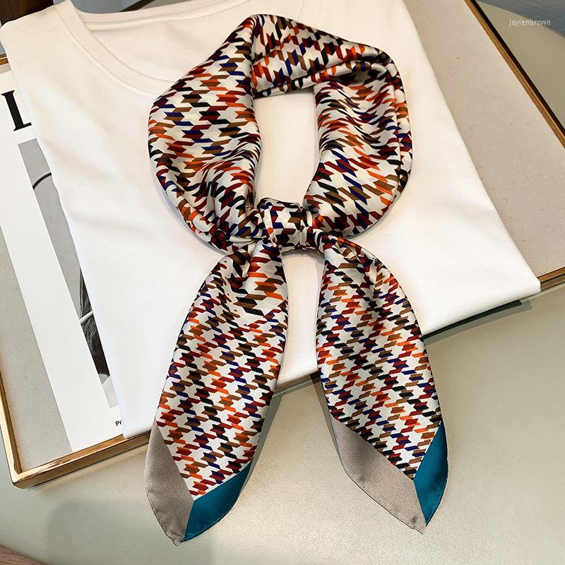 

Scarves 2023 Autumn Female Lattice Silk Luxury Small Square Towel Fashion 70X70CM Dustproof Kerchief Sunscreen Print Shawls