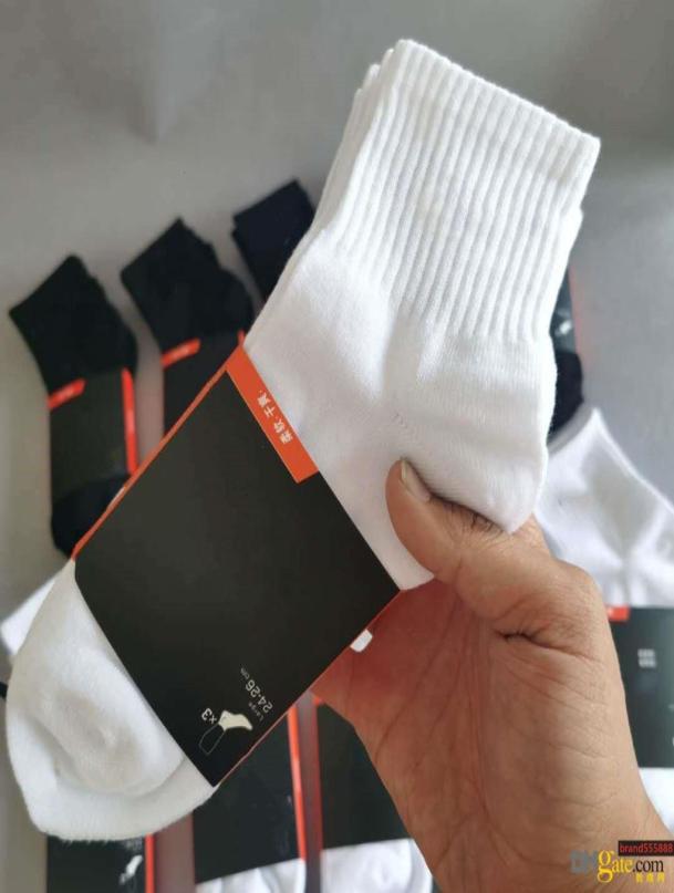 

mens socks Women Men High QualityCotton Allmatch classic Ankle Letter Breathable black and white mixing Football basketball Sport1344271