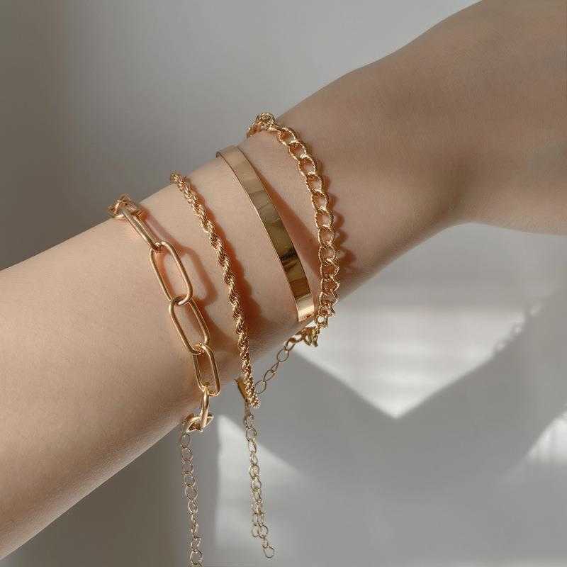 

Exaggerated Metal Thick Chain Bracelet Four Piece Womens Golden Cold Style Twin Set