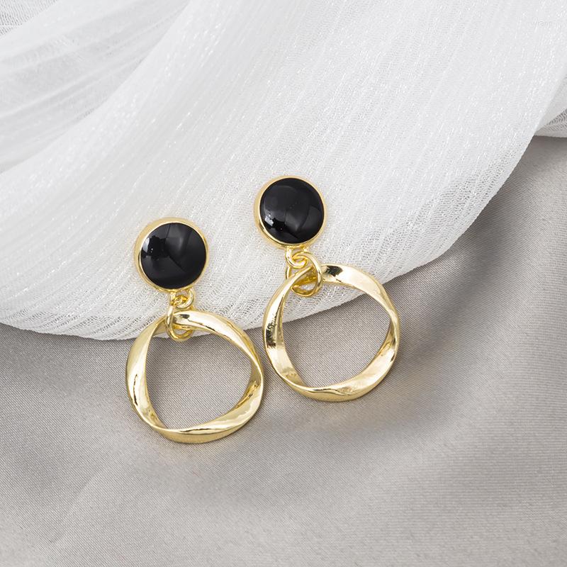 

Dangle Earrings Temperament Hepburn Style Black Irregular Geometric Circle Pendant Hanging Modern Fashion Classic Ear Jewelry For Woman