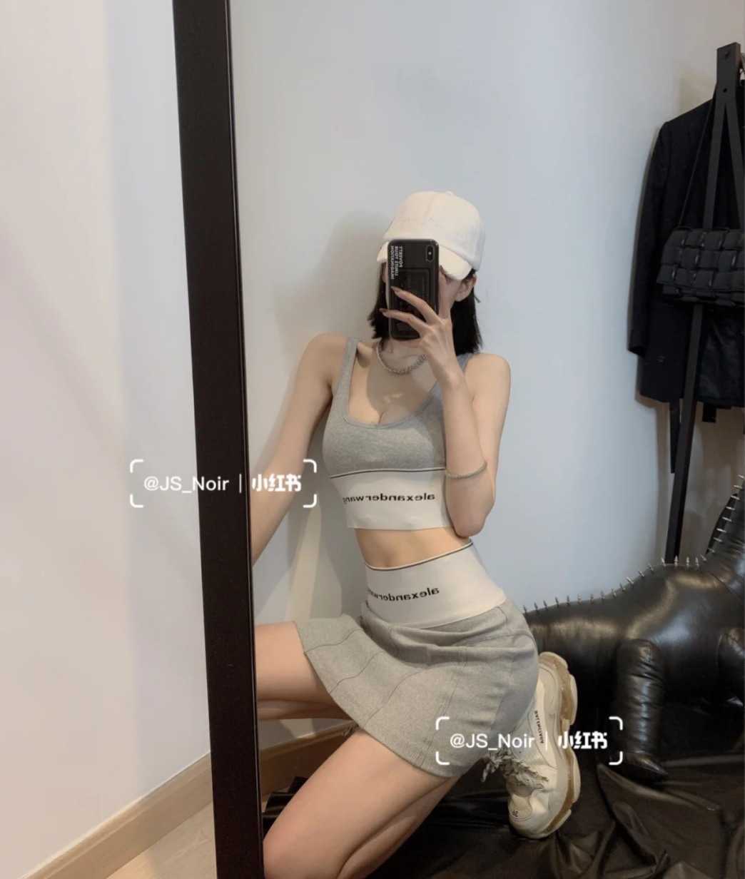 

AW King 23 Spring/Summer New Spicy Girls Fashion Letter Woven Strap Tank Top+Slim A-line Skirt for Single Shot, Black vest