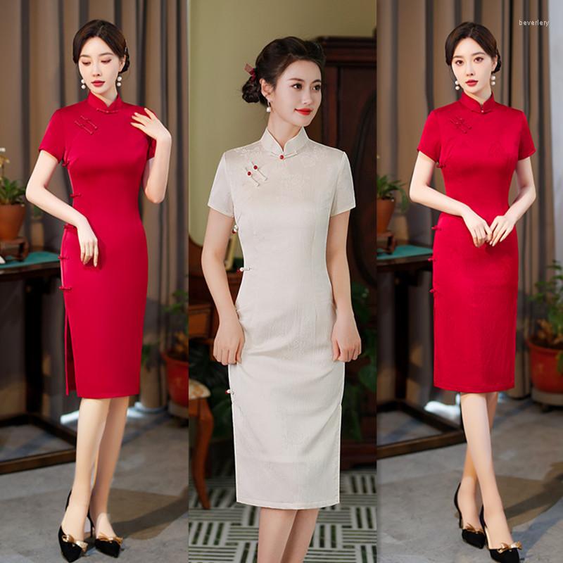 

Ethnic Clothing Acetic Acid Jacquard Side 8-button Mid-length Red Mother Cheongsam Style Spring And Summer 2023 Pure Color Slim Short-sleeve