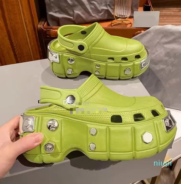 

Metal Men's and Women's Designer Sandals Fashion Cake Slide Hollow Out Slippers Summer Leisure Park Beach Light Motorcycle Shoes Size 35-41, 4#