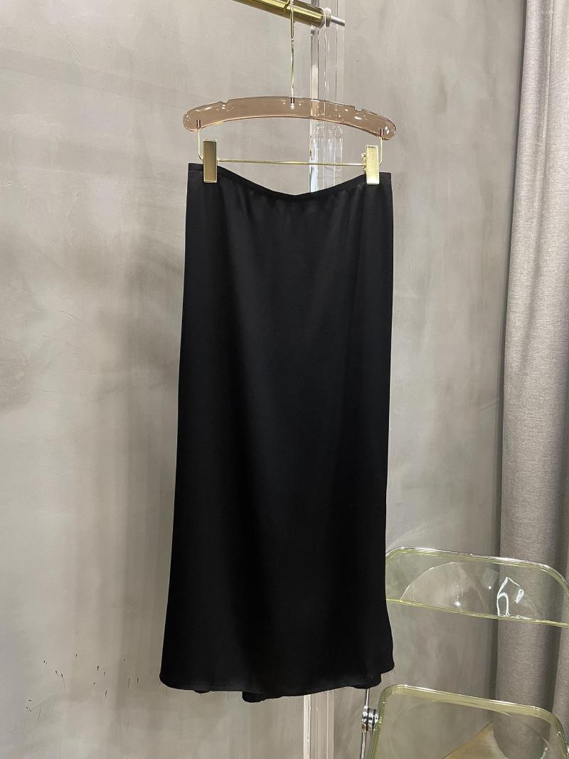 

Skirts The Half Skirt Is Very Slim And High Class, Black