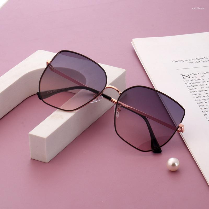 

Sunglasses Fashion Designer Square Woman Retro Vintage Gradient Sun Glasses Female Clear Lens Black UV400 Eyewear