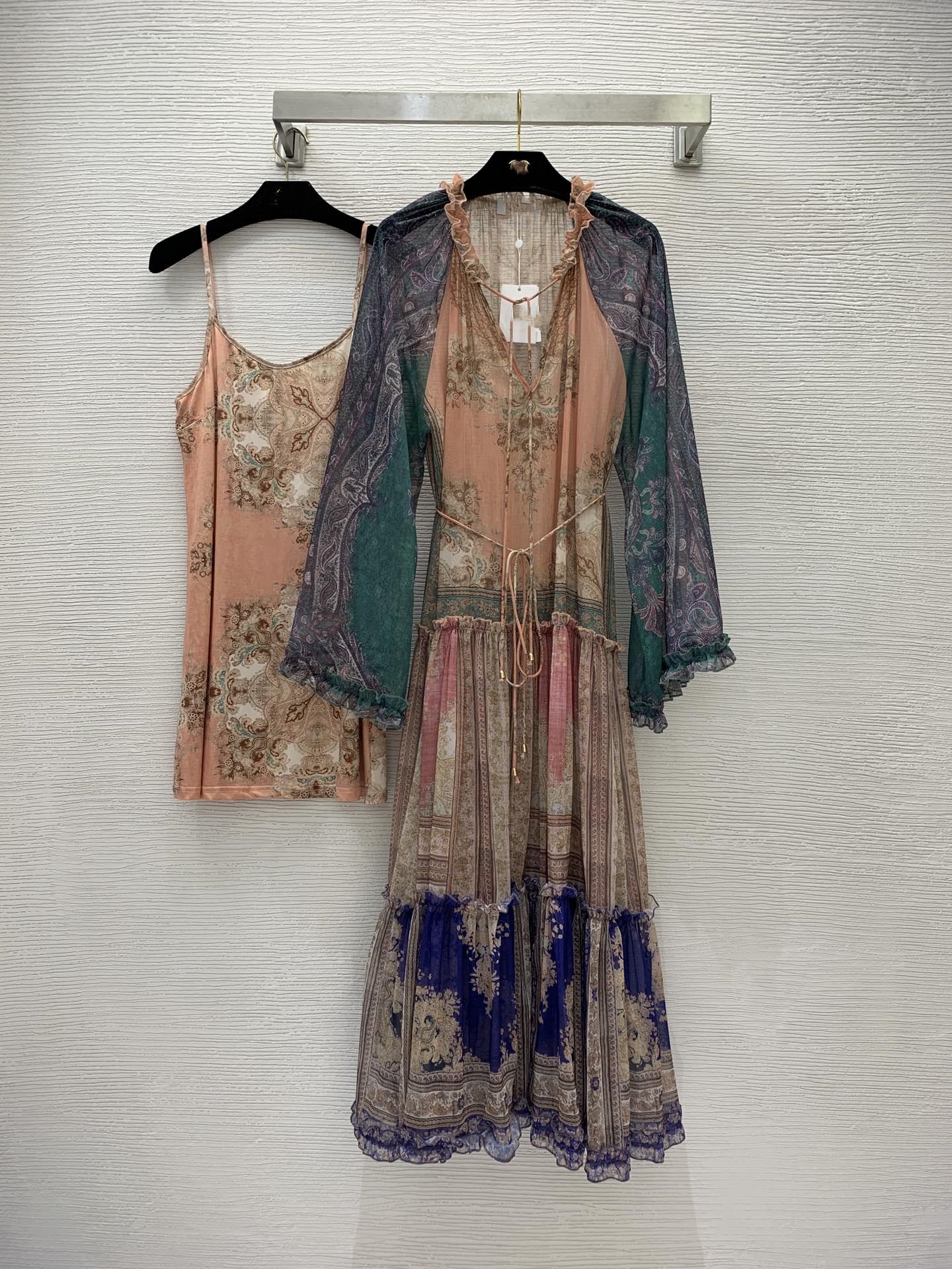 

Casual Dresses 2023 Australian designer designs high-end custom retro printed wooden ear edge patchwork lace up V-neck wide sleeved dress, Multi