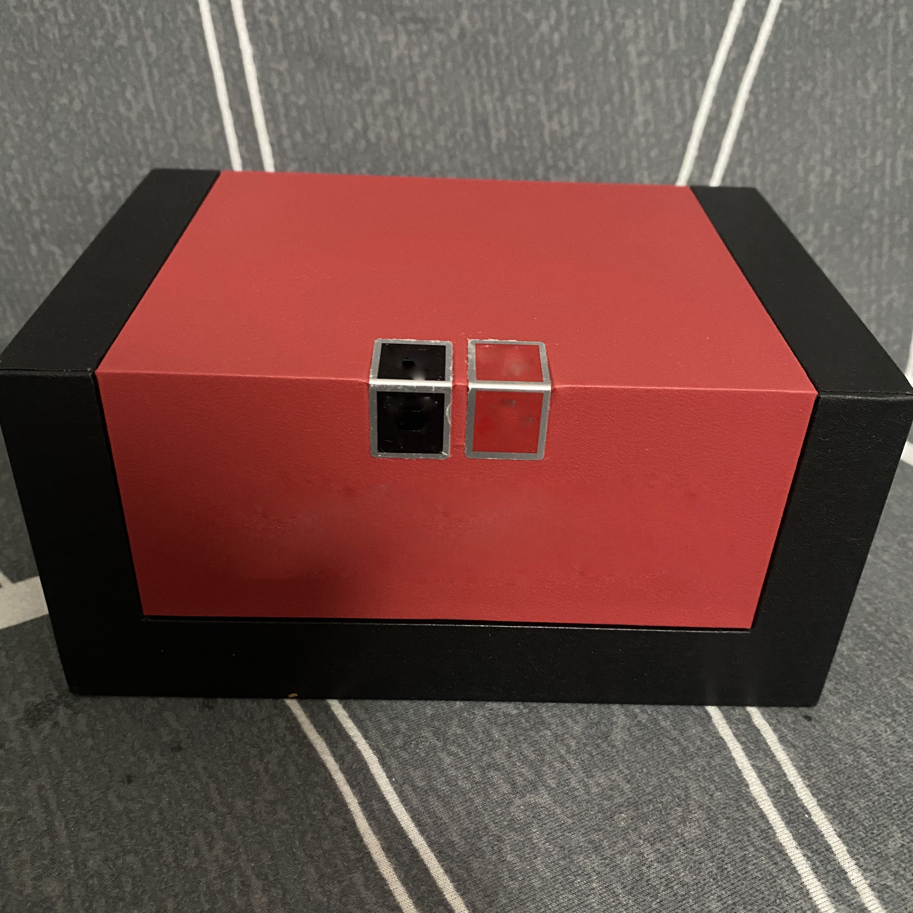 

Men's Watch box Carved Back Diameter High end Mineral Scratch resistant Blue Light Glass, Black